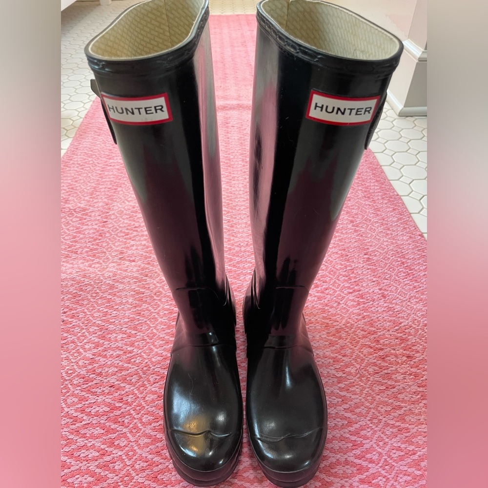 Hunter Glossy Tall Navy Size 6 Boots